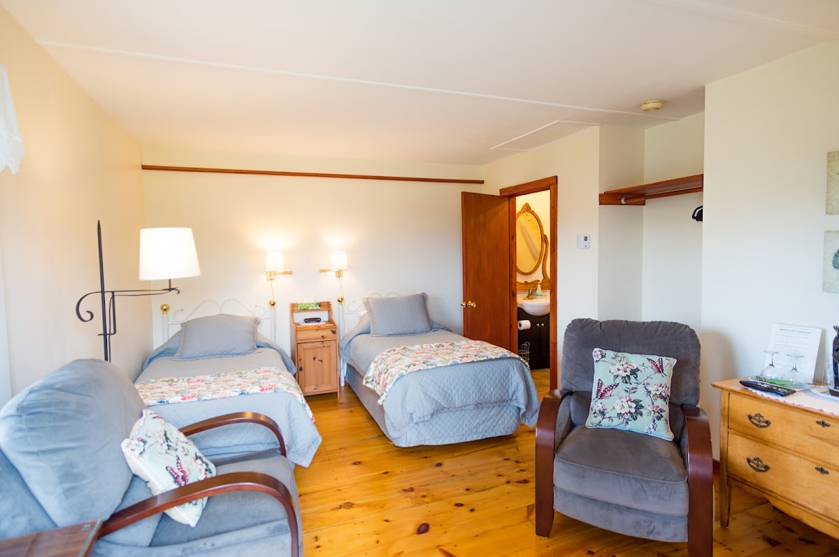 Bayview Pines Country Inn photo 2