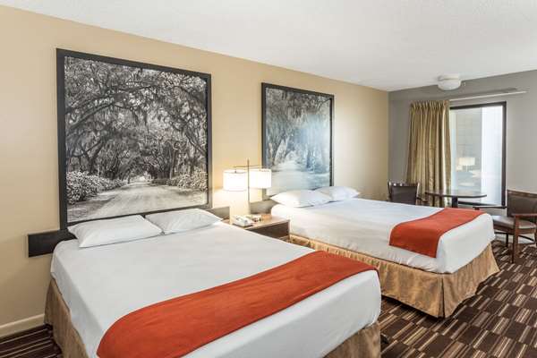 Super 8 by Wyndham Adel photo 2