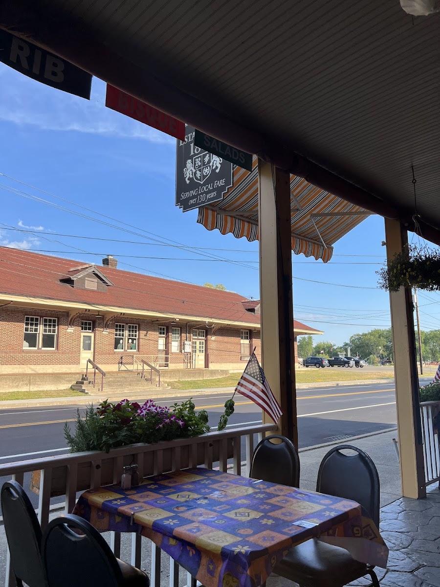 Lakeview Hotel and Restaurant