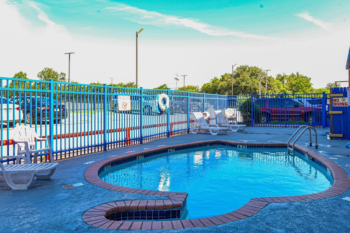 OYO Hotel Irving DFW Airport South photo 3