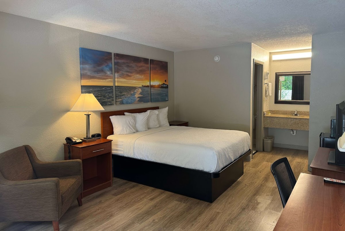 Days Inn by Wyndham Lake City I-10 photo 2