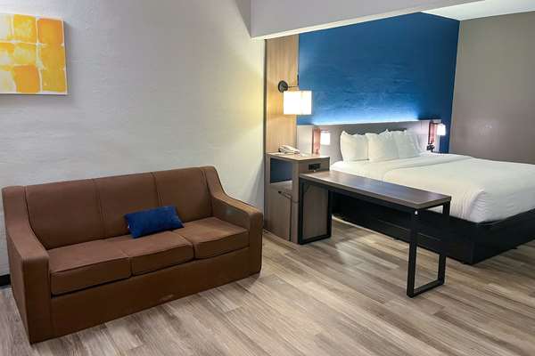 Comfort Suites Clearwater - Dunedin photo 2