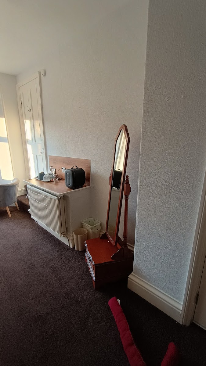 Hazeldene Guest House - Free Offsite Health Club photo 3