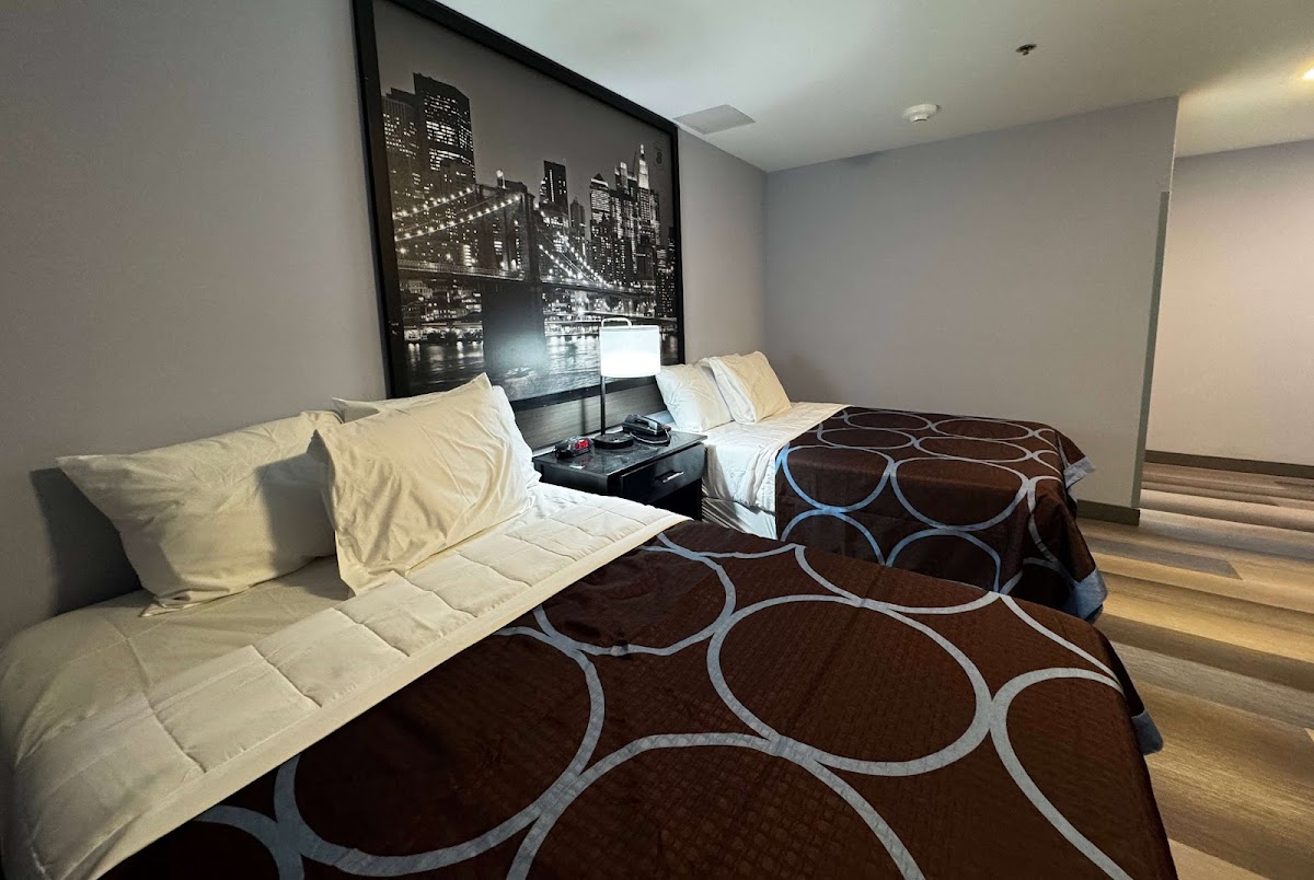 Super 8 by Wyndham Brooklyn Fulton Street photo 2