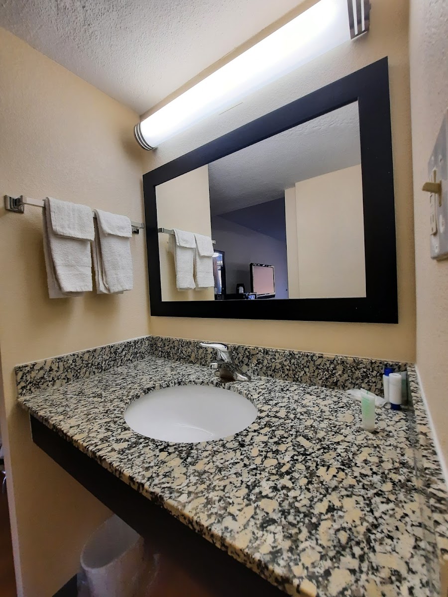 Americas Best Value Inn Moline photo 2