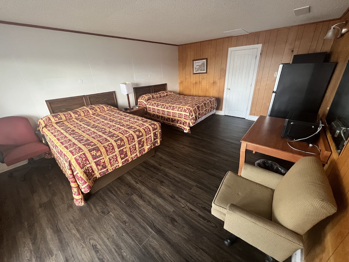 Pine Lodge Motel photo 2