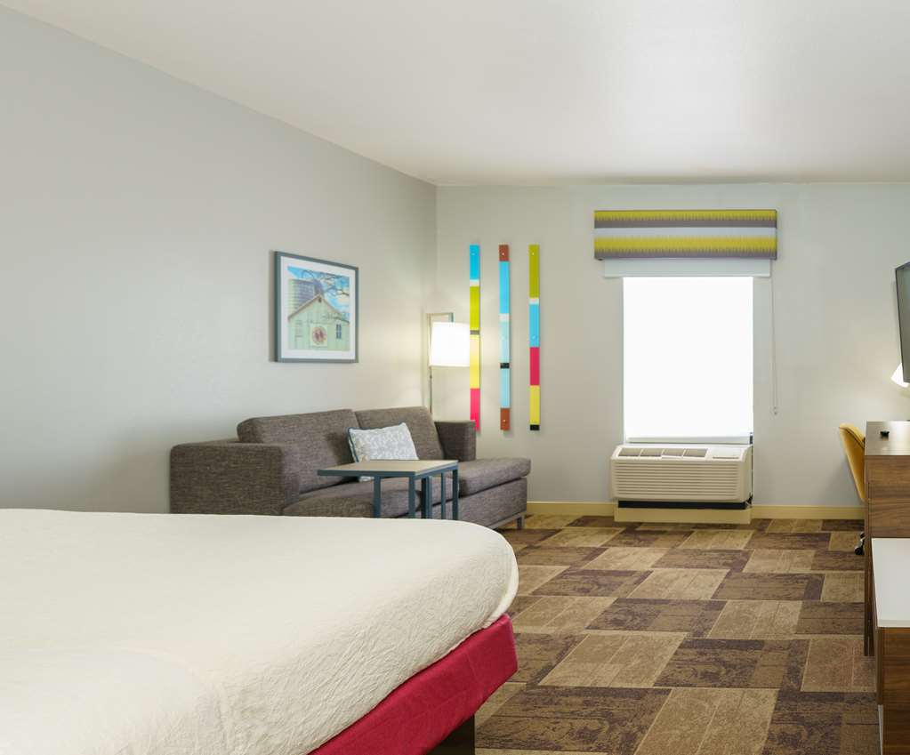 Hampton Inn Garden City photo 2