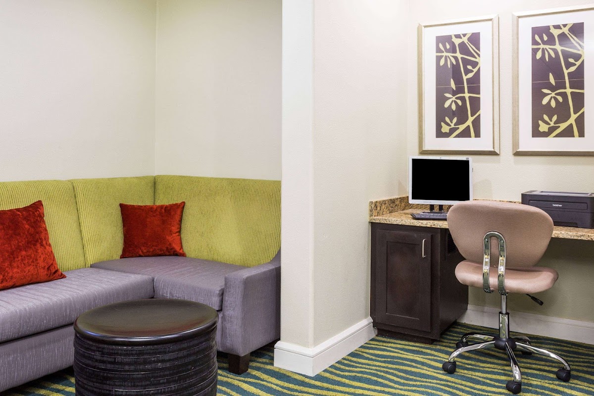 Days Inn by Wyndham Adel I-75 photo 3
