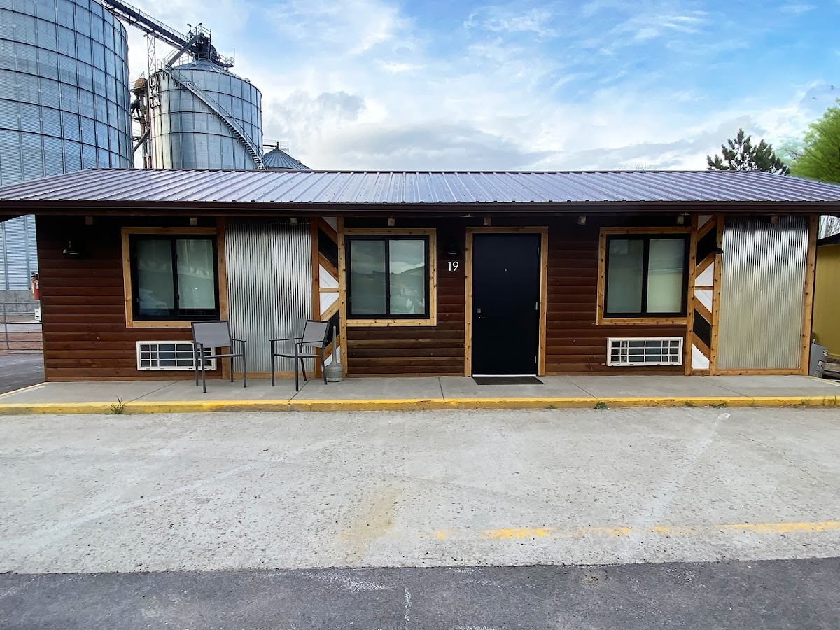 Hansen Inn & Cabins