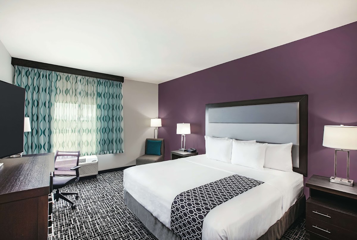 La Quinta Inn & Suites by Wyndham McAllen La Plaza Mall photo 2
