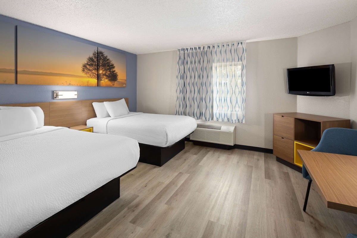 Days Inn & Suites by Wyndham Green Bay WI. photo 2