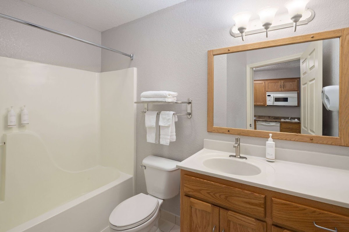 Days Inn & Suites by Wyndham Green Bay WI. photo 3
