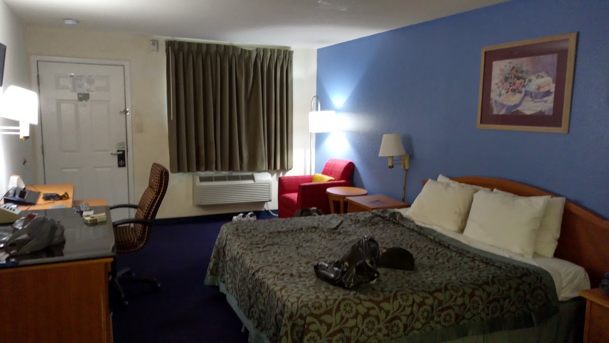 Days Inn by Wyndham San Antonio photo 3