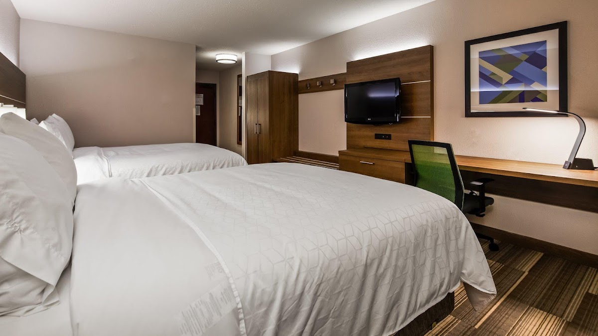 Holiday Inn Express & Suites Detroit - Farmington Hills by IHG photo 2
