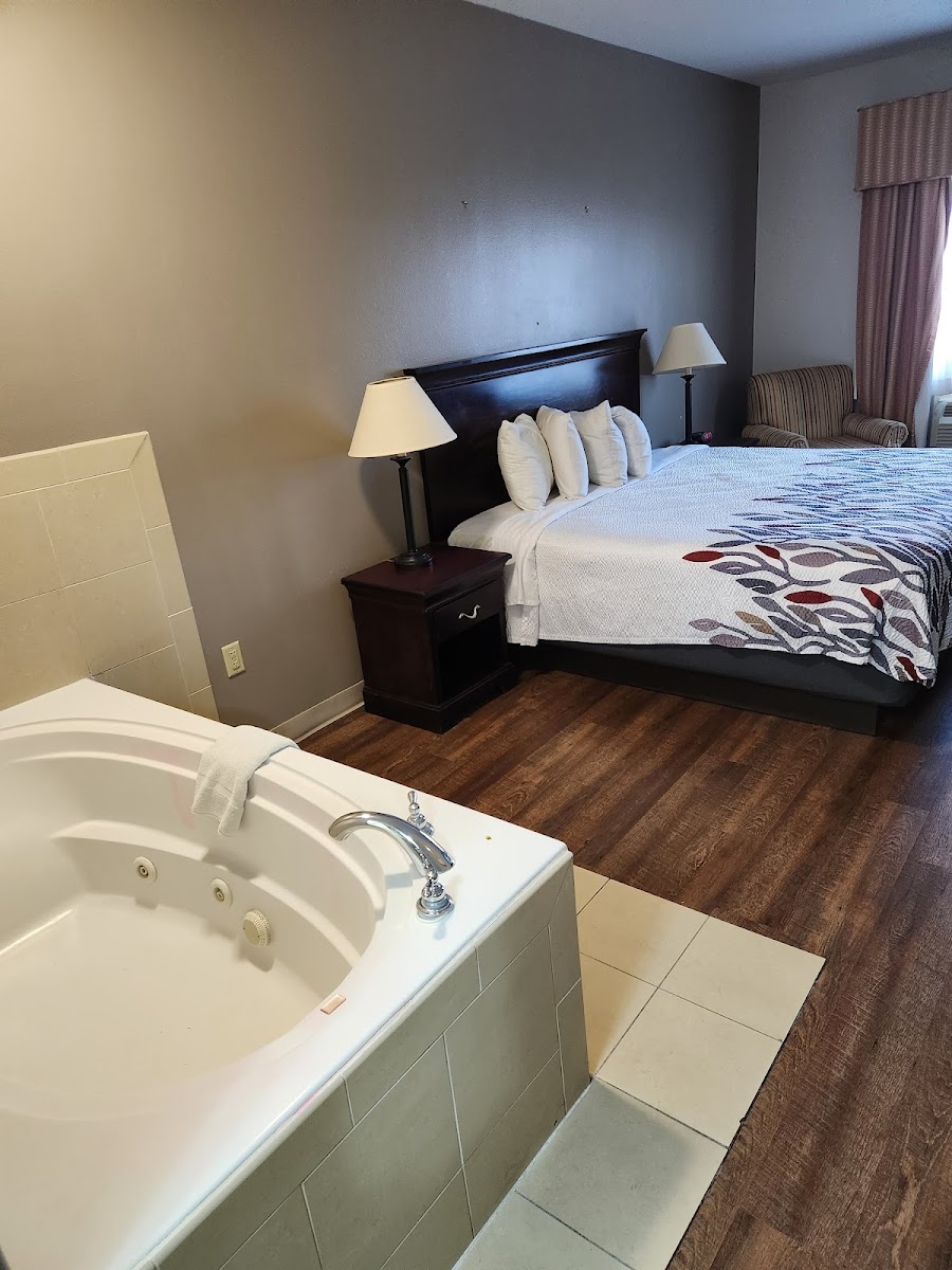 Red Roof Inn & Suites Midland photo 2