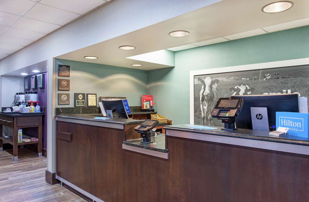 Hampton Inn Cullman photo 2