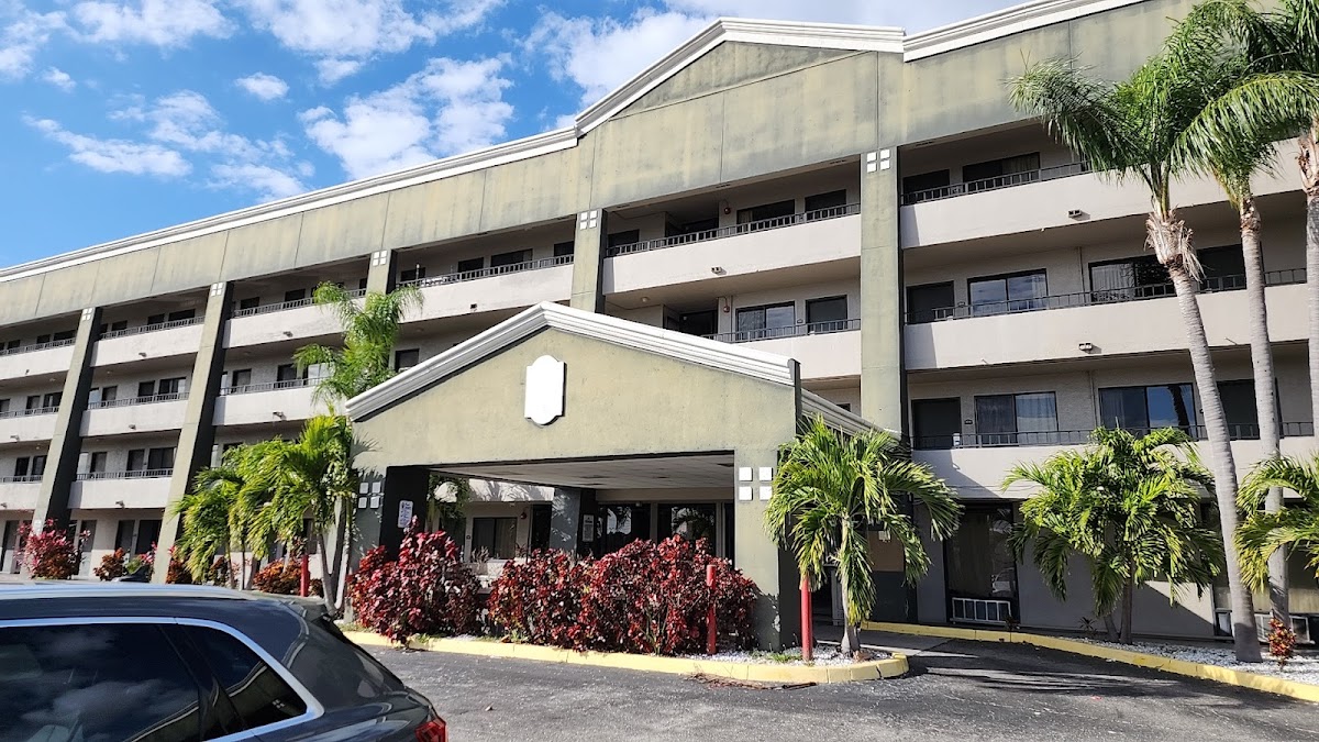 Super 8 by Wyndham Fort Myers photo 2