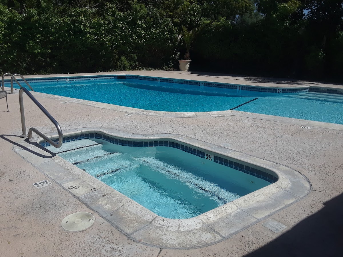 Caravelle Inn & Suites W&E photo 2
