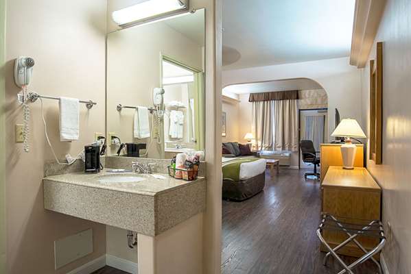 Quality Inn & Suites Phoenix NW - Sun City photo 3