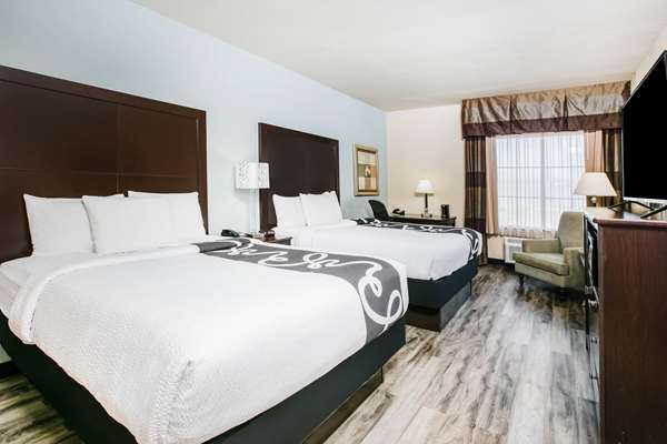 La Quinta Inn & Suites by Wyndham DFW Airport West - Euless photo 2