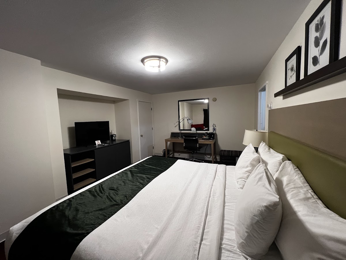 Pictured Rocks Inn & Suites