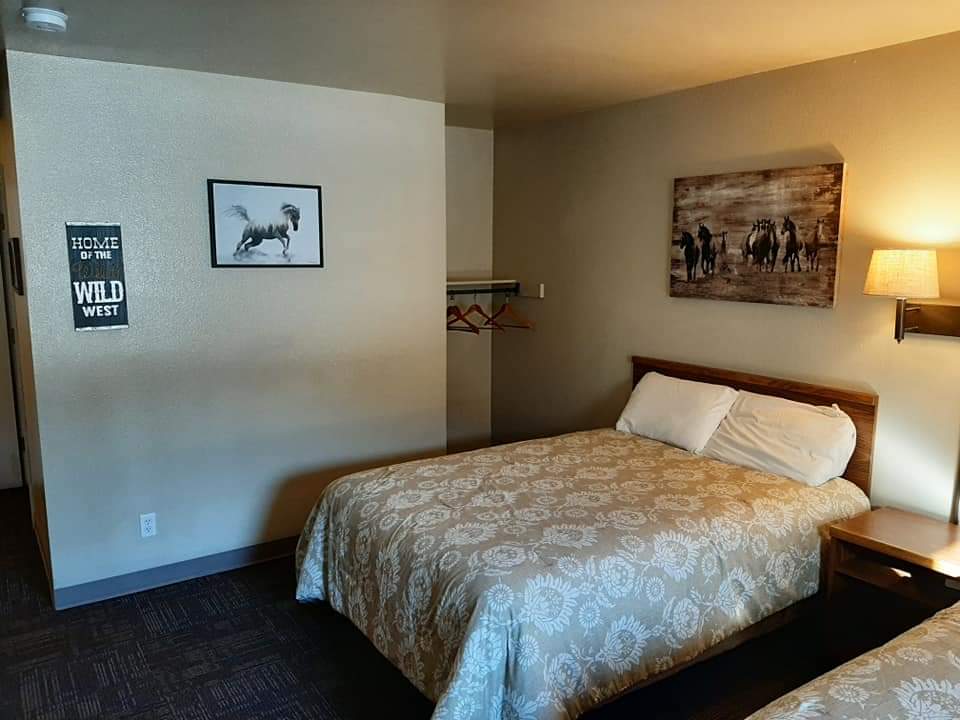 Cougar Canyon Lodge & Escape Hotel Lounge & Restaurant photo 2