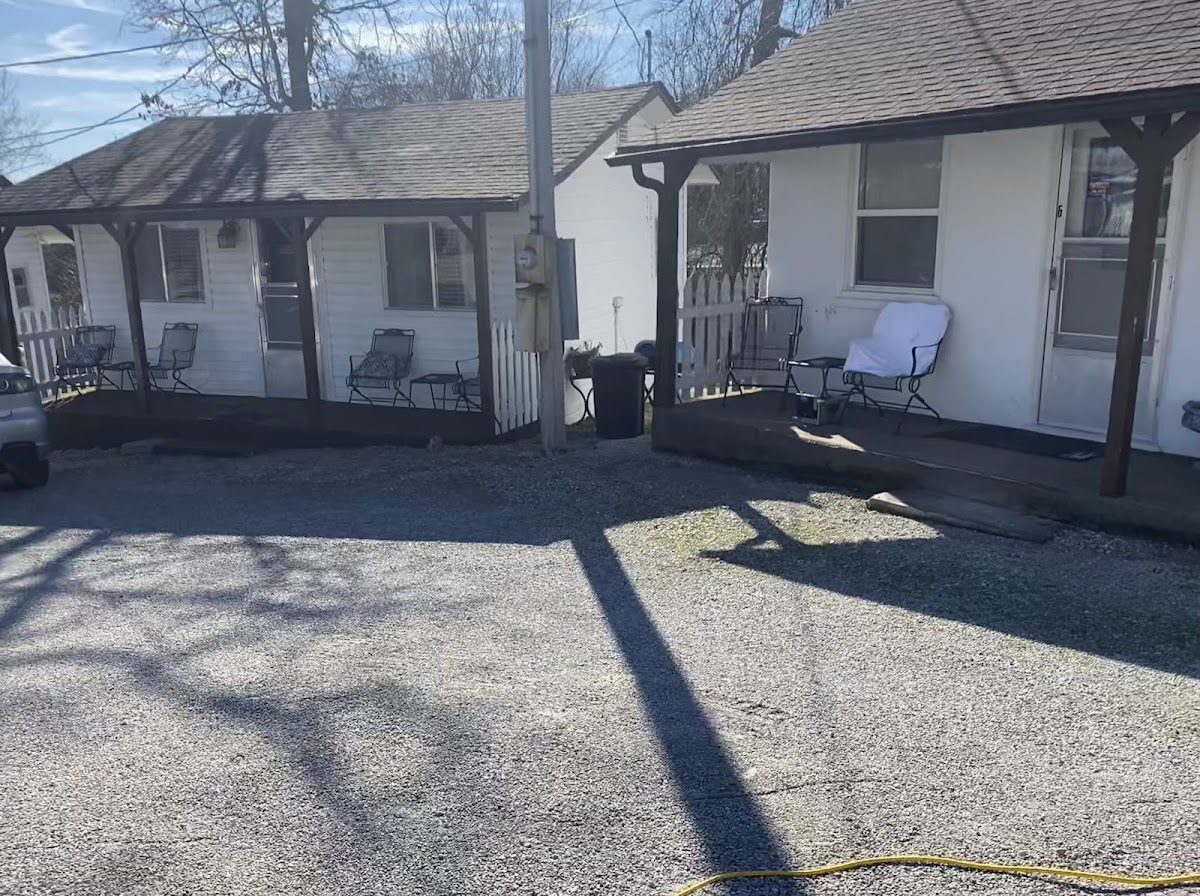 Twin Lakes Motel