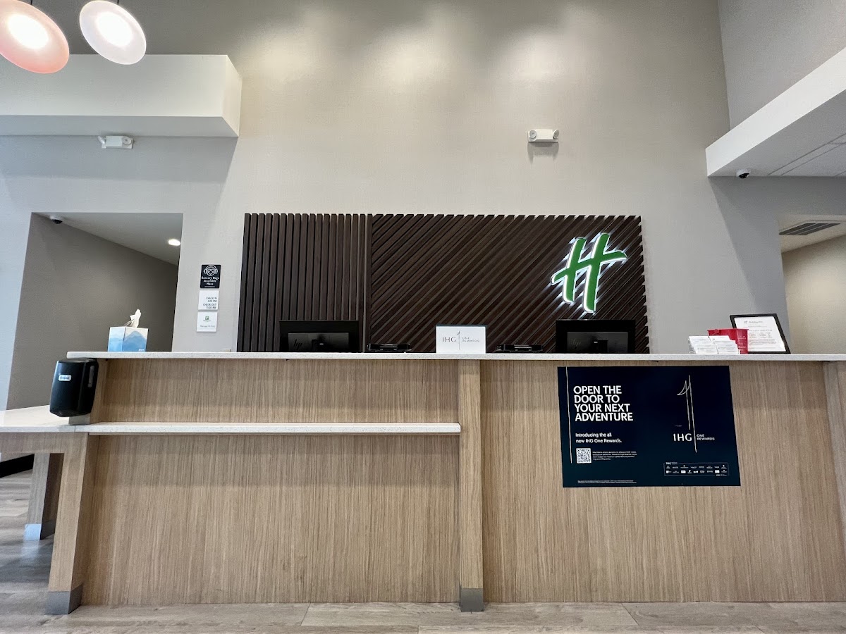 Holiday Inn & Suites Orlando I-Drive - Theme Parks, an IHG Hotel photo 2