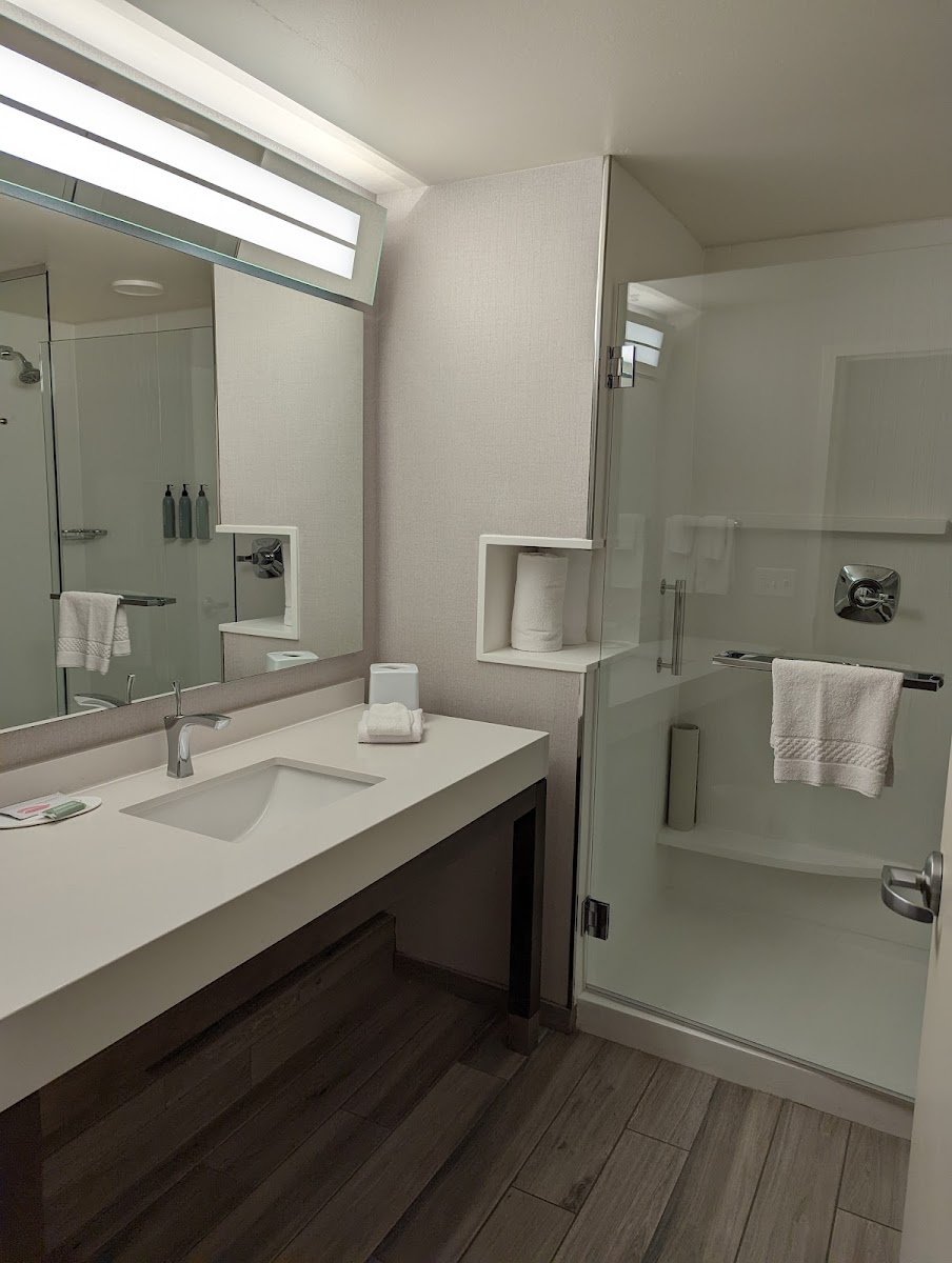 Courtyard by Marriott St. Louis Brentwood photo 3