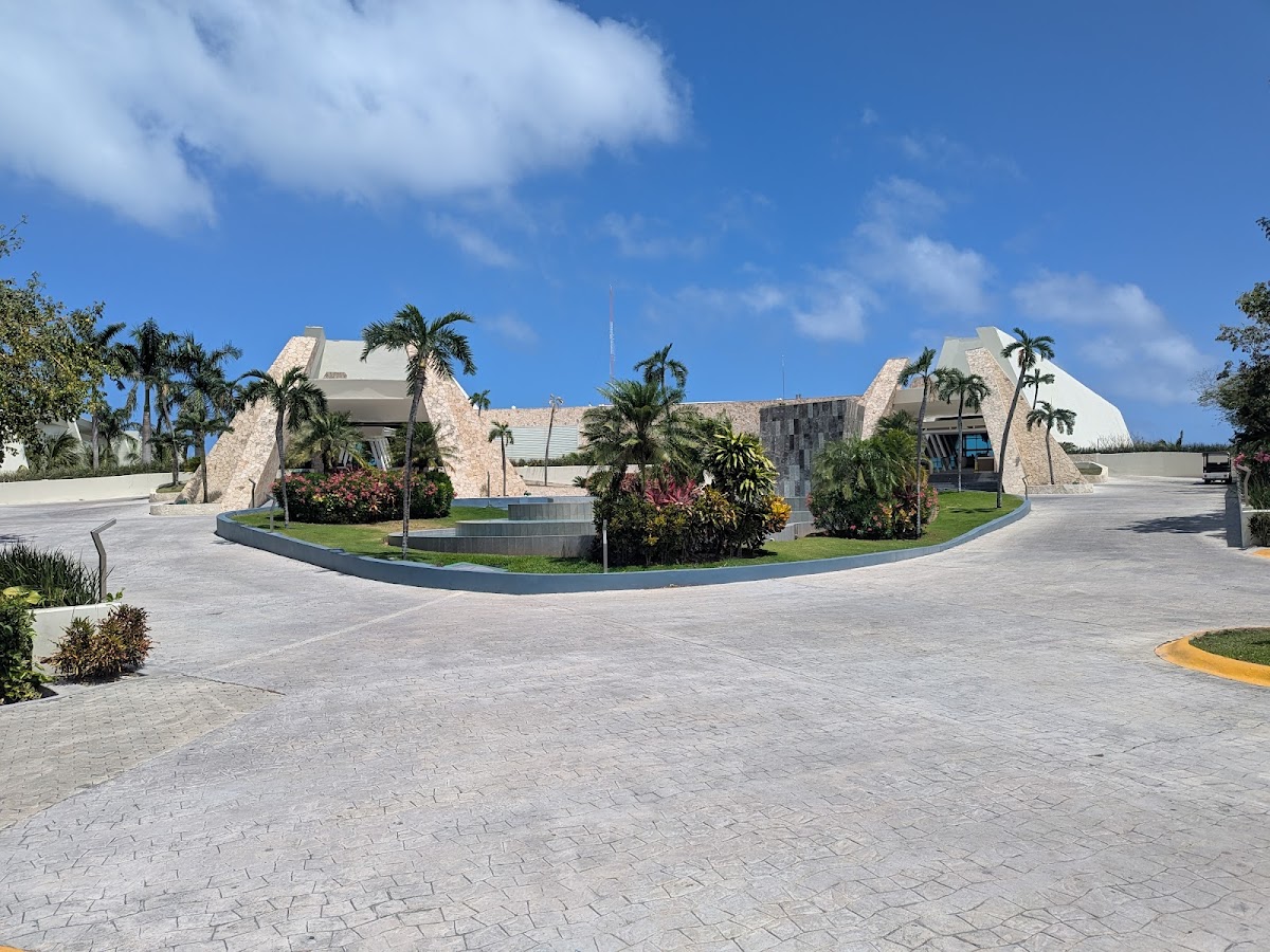 Acceso Hotel Grand Sirenis