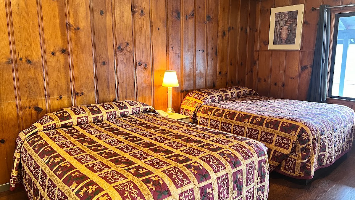 Pine Cone Motel photo 2