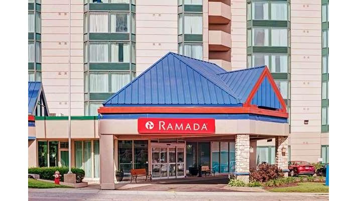 Ramada by Wyndham Niagara Falls/Fallsview photo 2