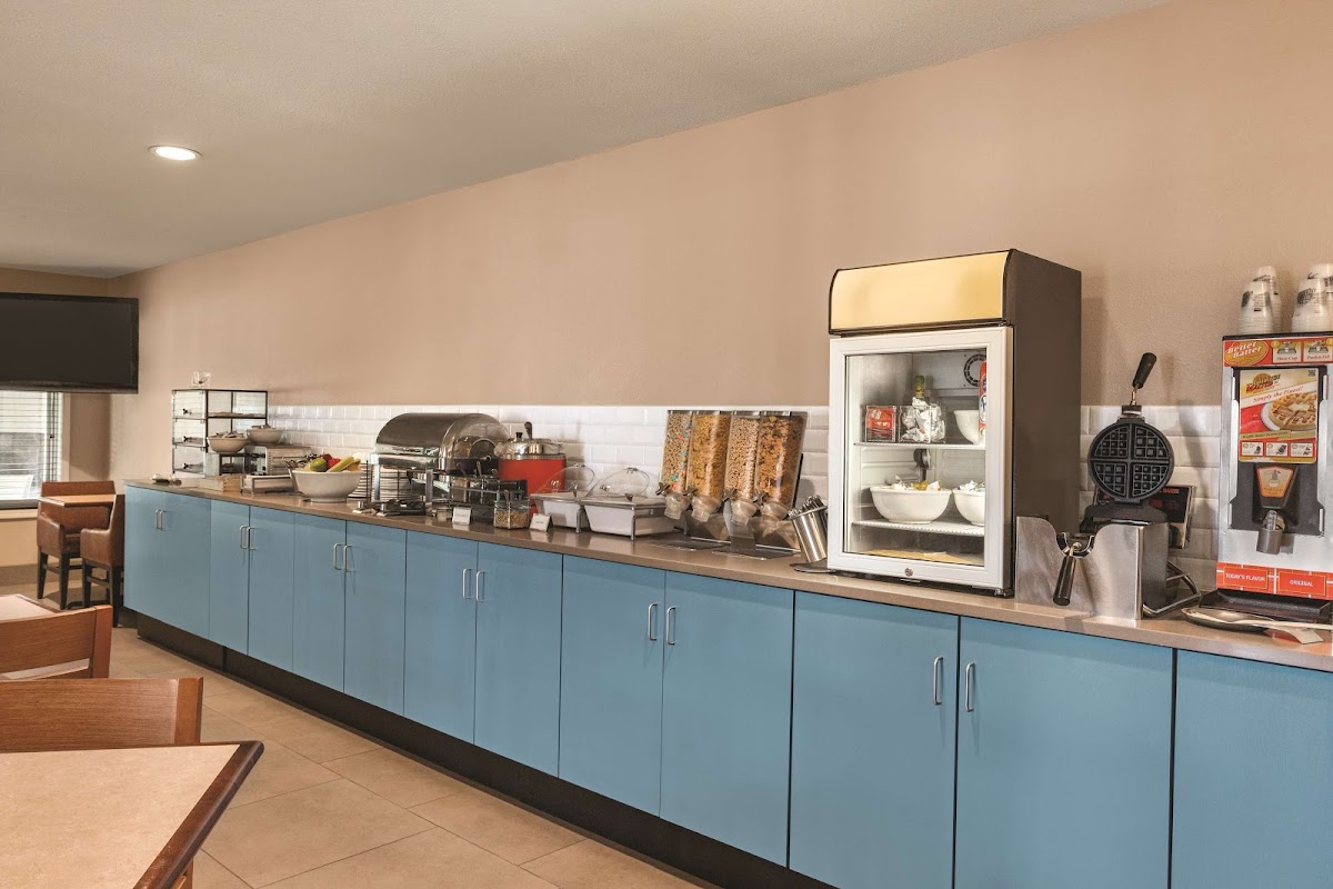 Country Inn & Suites by Radisson, Buffalo, MN photo 3