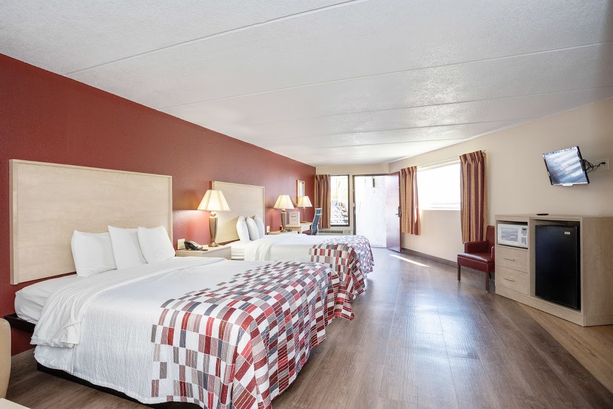Red Roof Inn & Suites Pigeon Forge - Parkway photo 3
