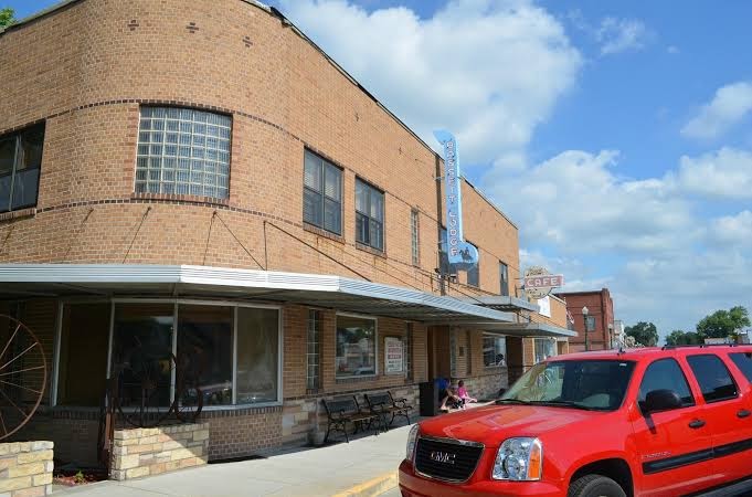 Bassett Lodge & Range Café