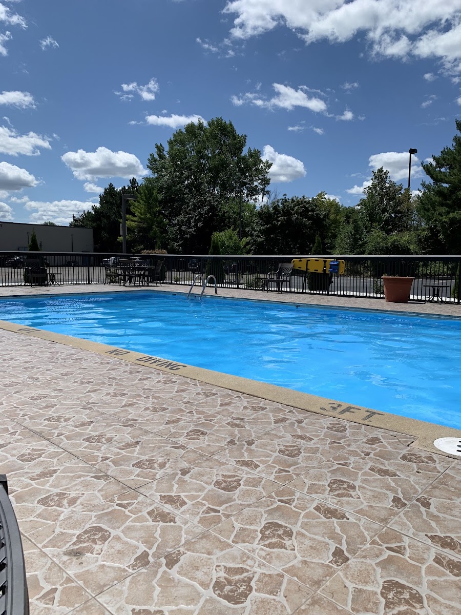 Clarion Inn & Suites Grand Rapids Airport photo 3