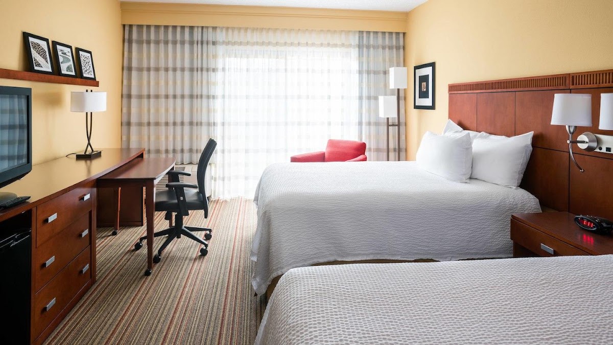 Courtyard by Marriott Indianapolis Airport photo 2