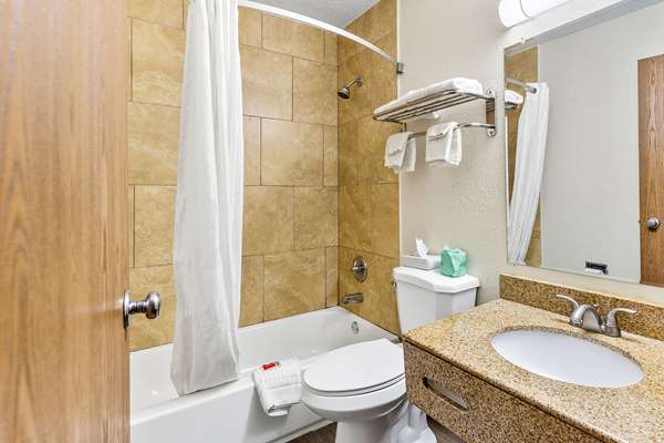 Econo Lodge Akron Copley Northwest photo 3