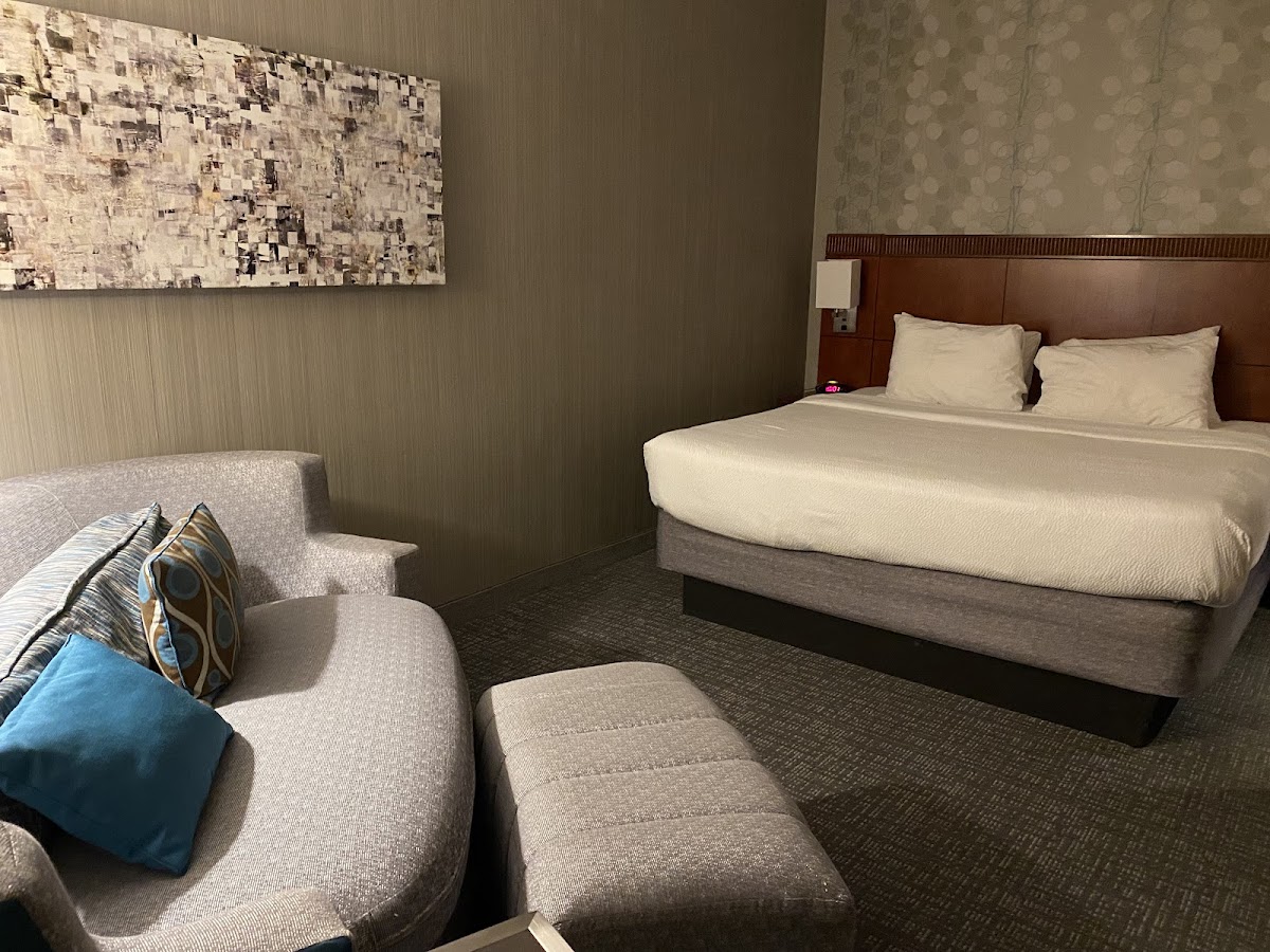 Courtyard by Marriott Omaha Aksarben Village photo 2