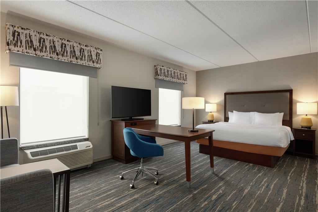 Hampton Inn & Suites Pittsburgh/Harmarville photo 2