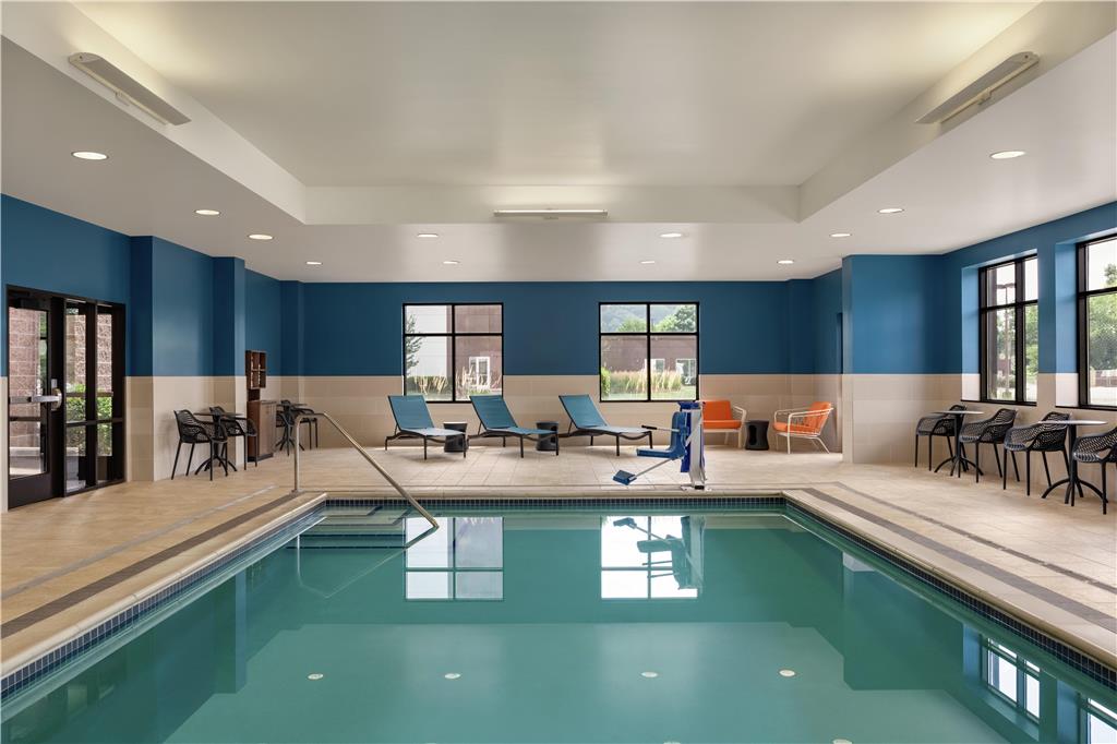 Hampton Inn & Suites Pittsburgh/Harmarville photo 3