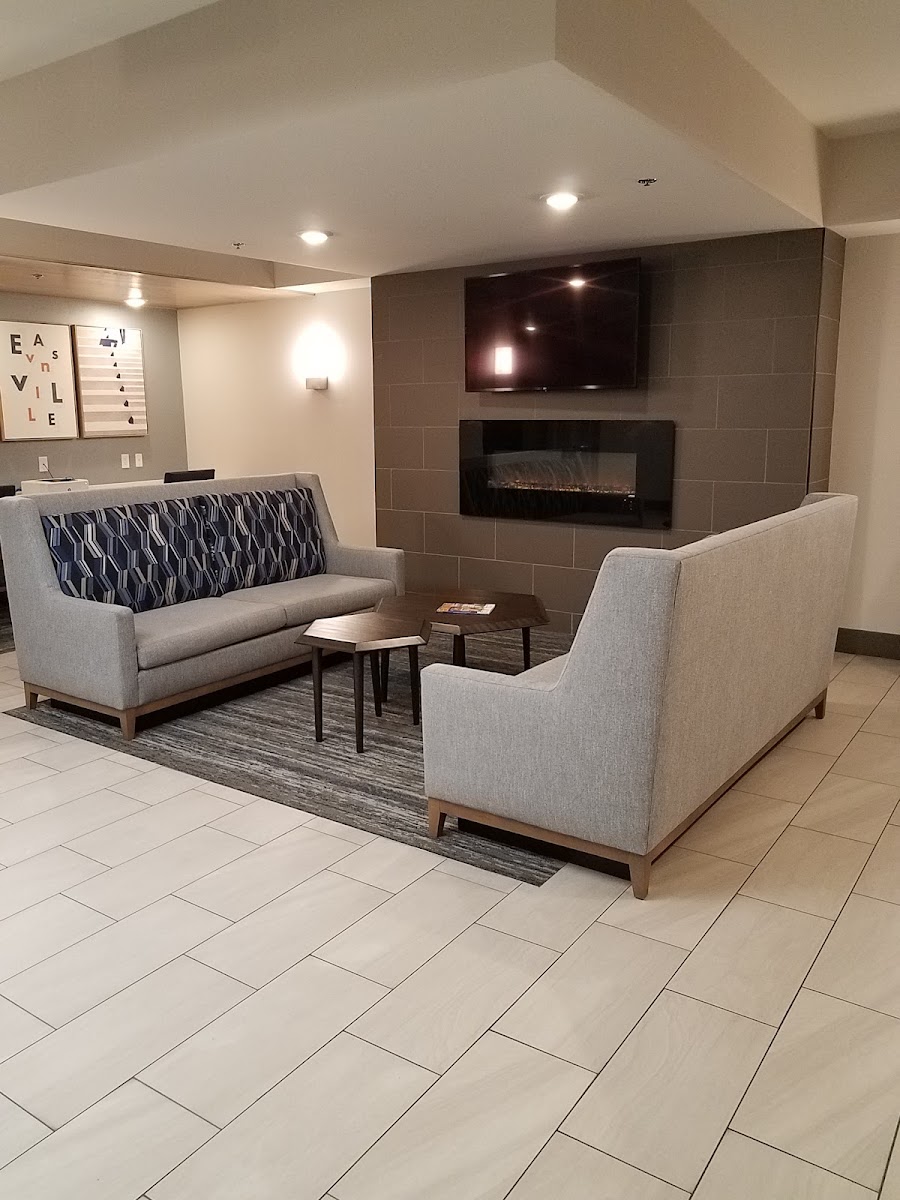 Holiday Inn Express & Suites Evansville Downtown, an IHG Hotel photo 2