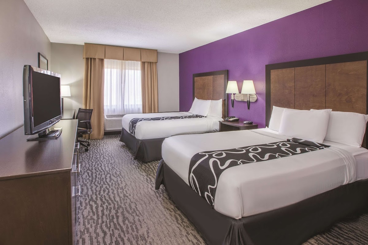 La Quinta Inn & Suites by Wyndham Erie photo 2