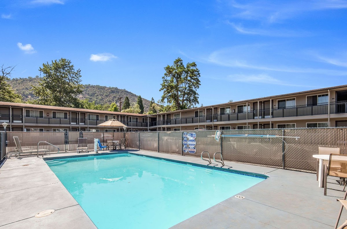 Econo Lodge Inn & Suites Yreka photo 3