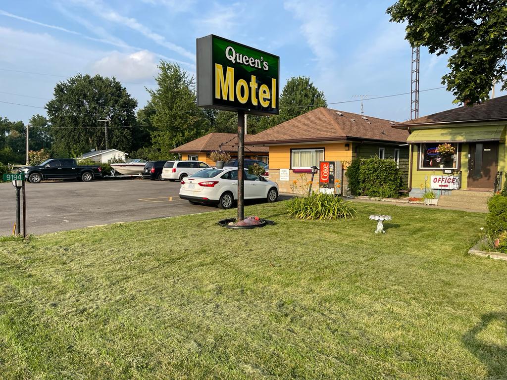 Queen's Motel
