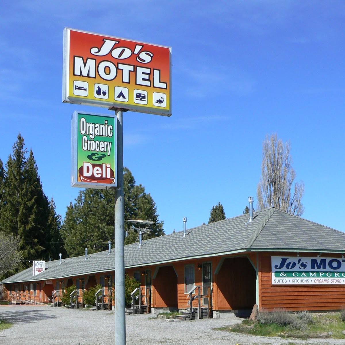 Jo's Motel & Campground