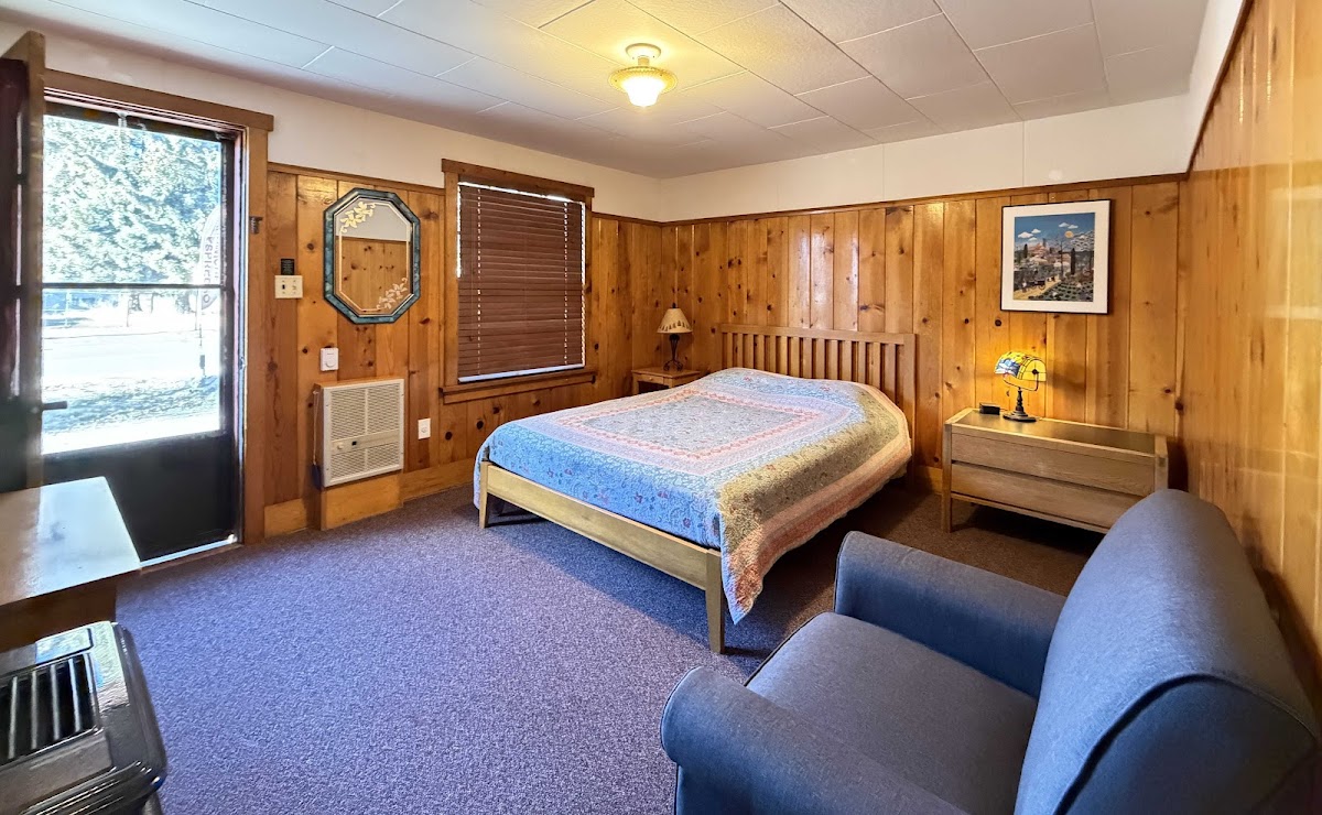 Jo's Motel & Campground photo 2