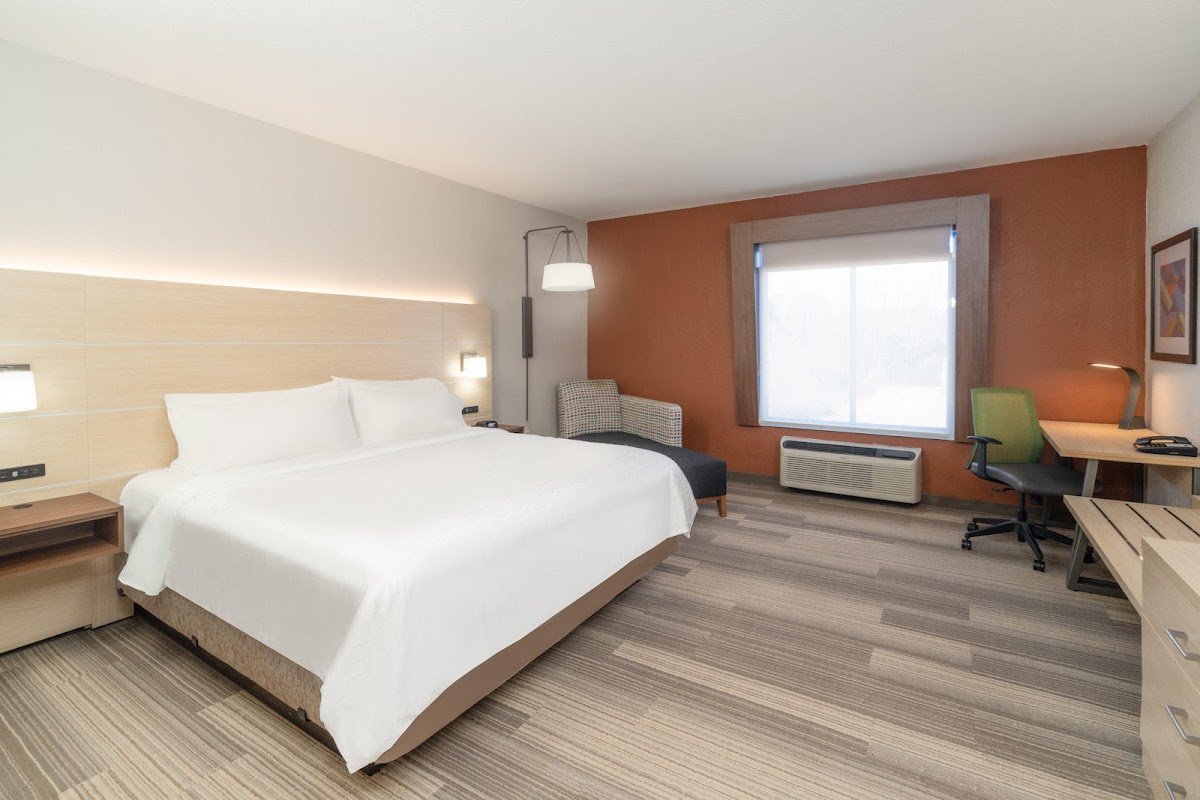 Holiday Inn Express & Suites Magee by IHG photo 2