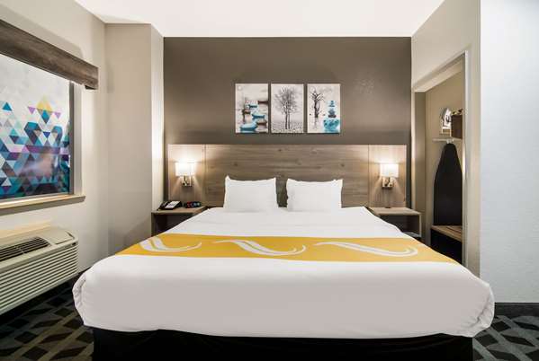 Quality Inn & Suites Waco North photo 2