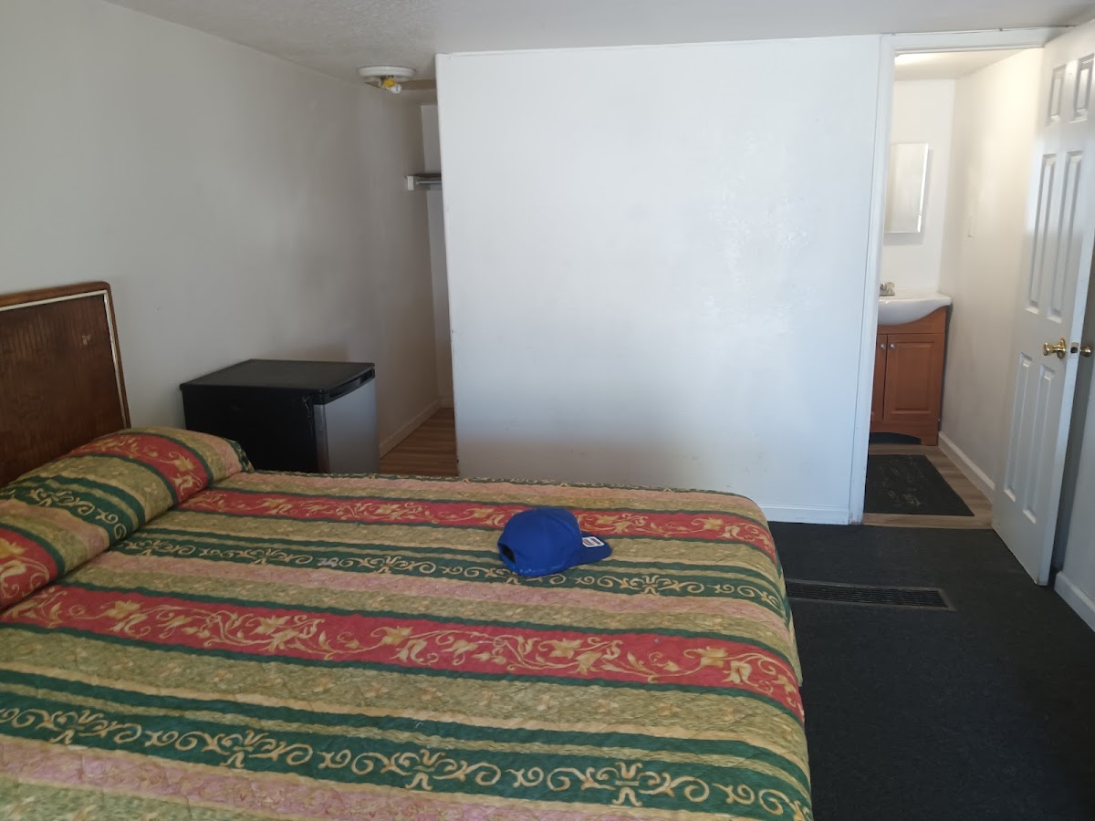 Rocky Mountain Motel photo 2